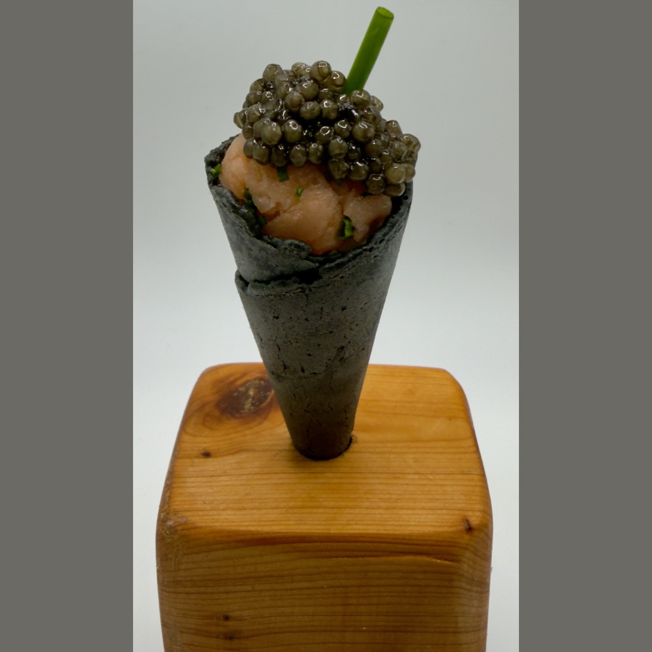 Caviar cornet with prawn tartare